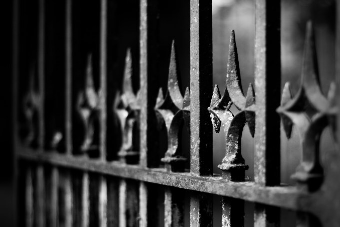 Image by gato-gato-gato, Scotland: Graveyard Gate. Courtesy of Flickr.